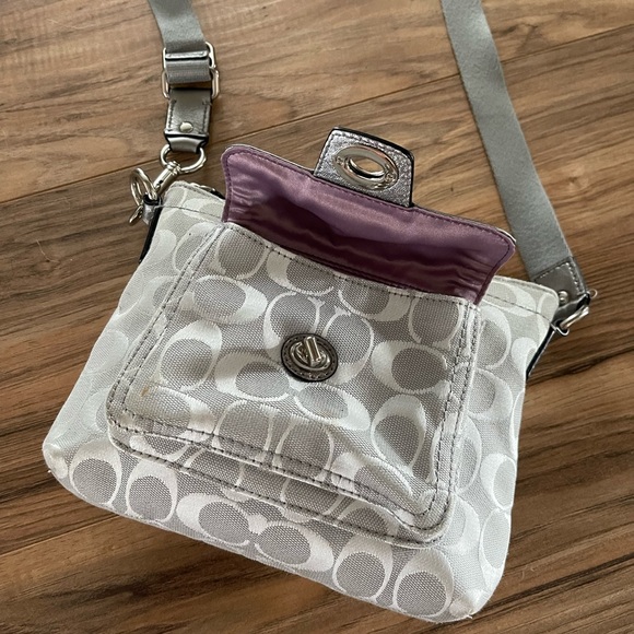 🔥Silver Coach crossbody bag🔥 - Picture 5 of 8